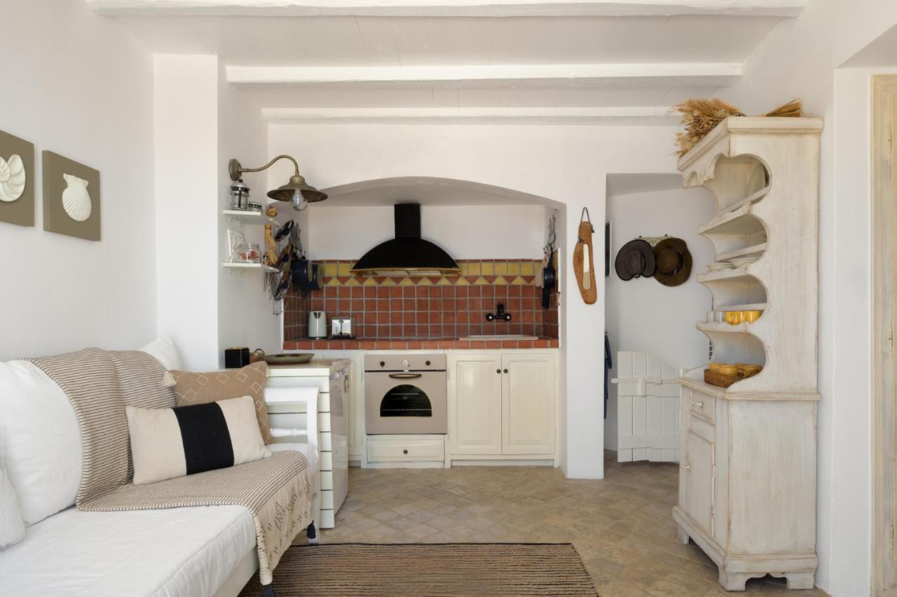 Ilivatos - Elegant Villa On The Caldera'S Edge Oia  Extérieur photo