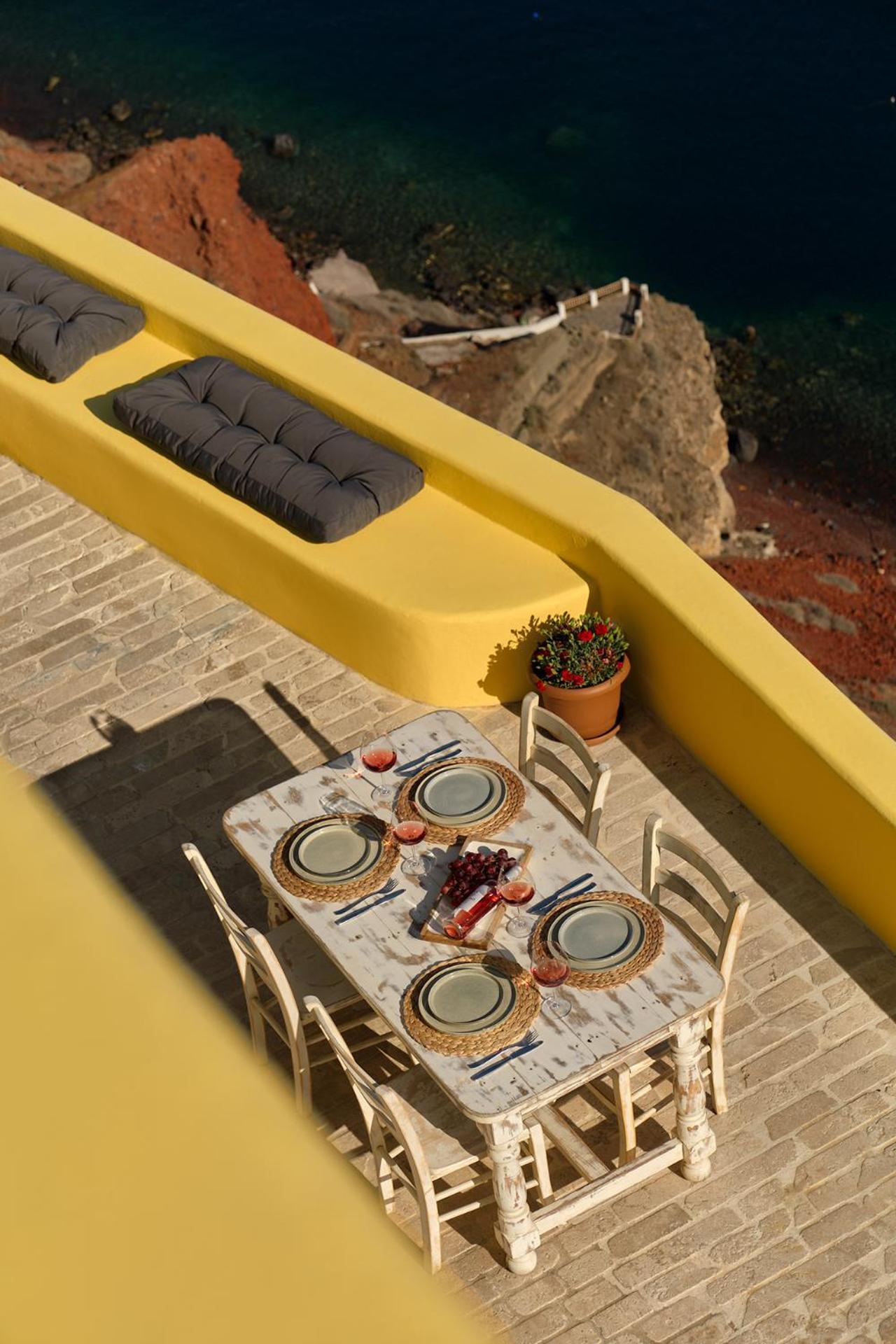 Ilivatos - Elegant Villa On The Caldera'S Edge Oia  Extérieur photo