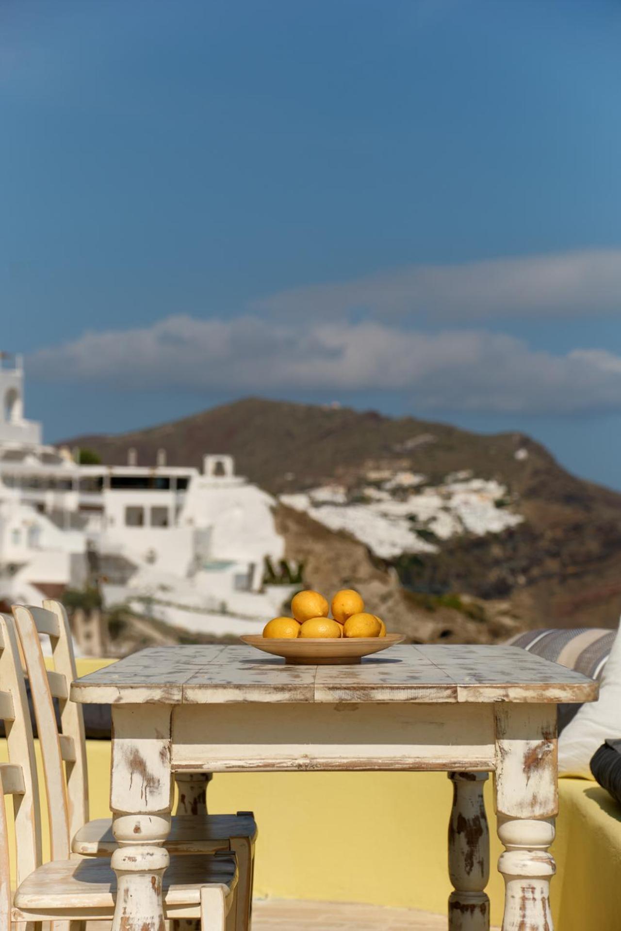 Ilivatos - Elegant Villa On The Caldera'S Edge Oia  Extérieur photo