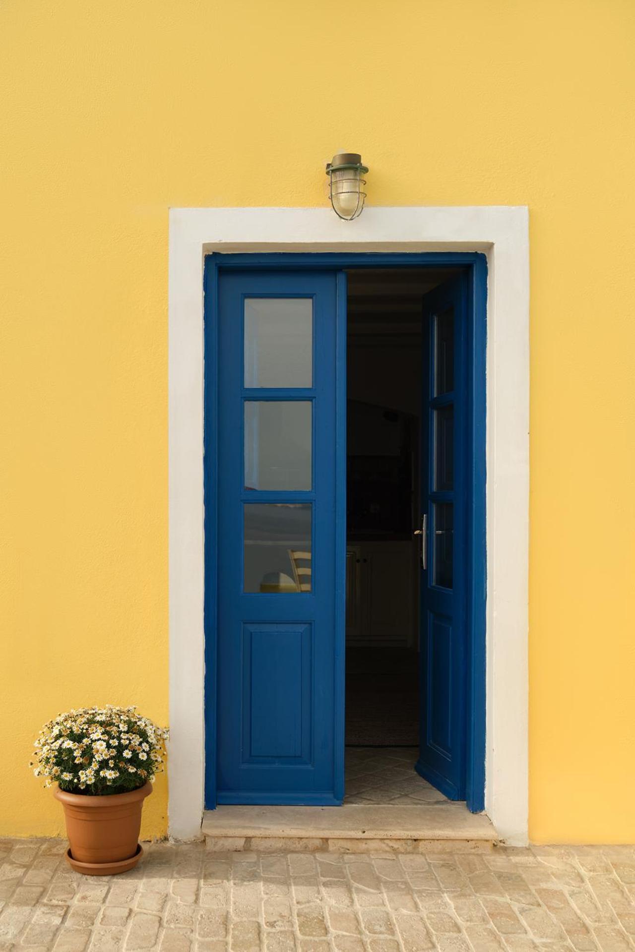 Ilivatos - Elegant Villa On The Caldera'S Edge Oia  Extérieur photo