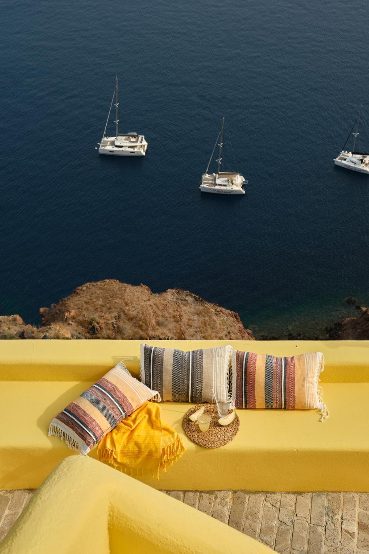 Ilivatos - Elegant Villa On The Caldera'S Edge Oia  Extérieur photo