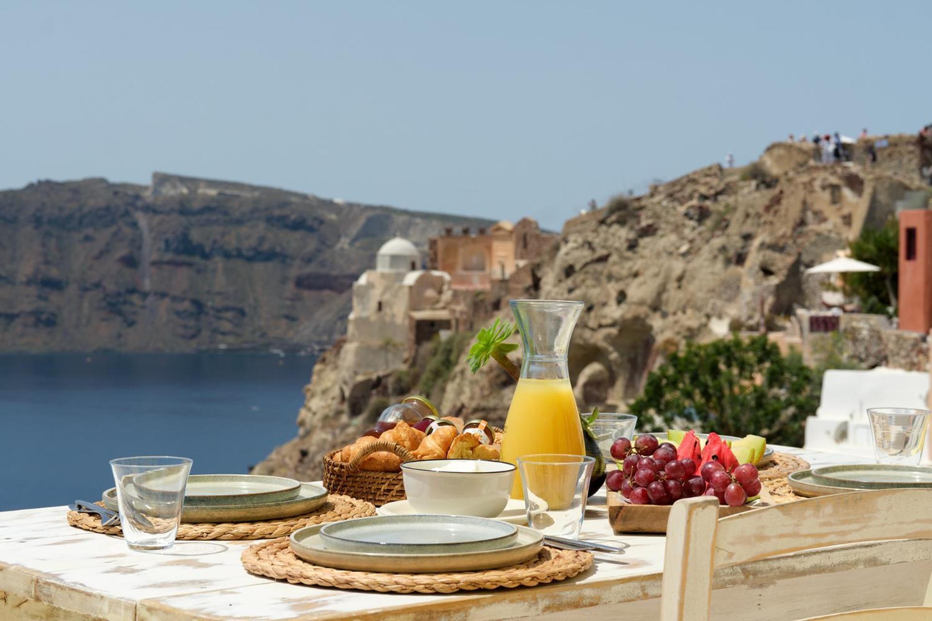 Ilivatos - Elegant Villa On The Caldera'S Edge Oia  Extérieur photo