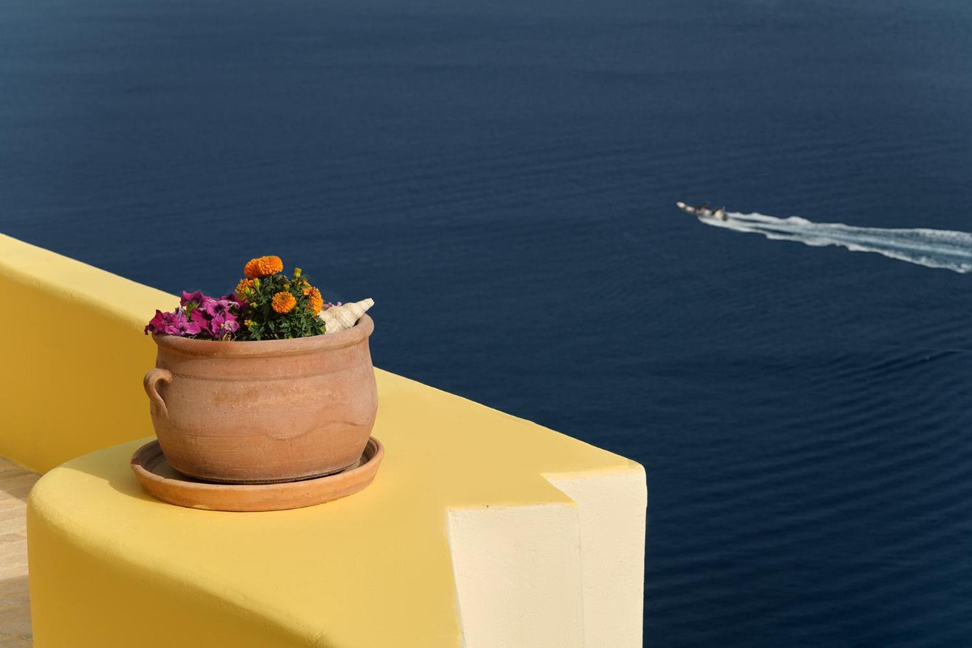 Ilivatos - Elegant Villa On The Caldera'S Edge Oia  Extérieur photo