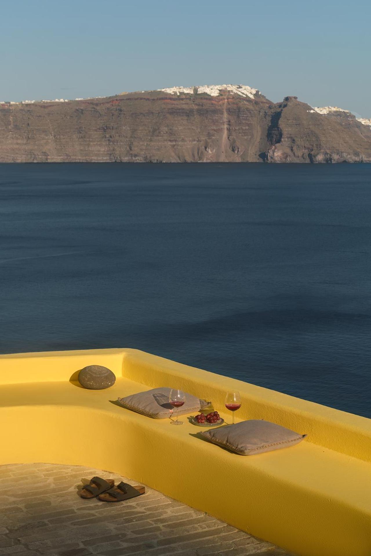 Ilivatos - Elegant Villa On The Caldera'S Edge Oia  Extérieur photo