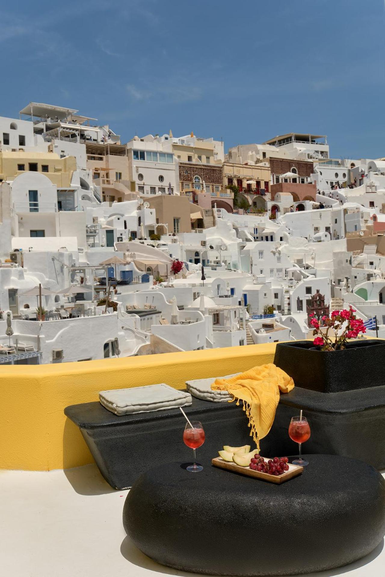 Ilivatos - Elegant Villa On The Caldera'S Edge Oia  Extérieur photo