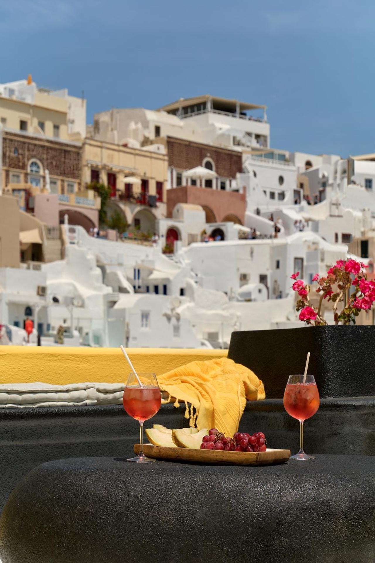 Ilivatos - Elegant Villa On The Caldera'S Edge Oia  Extérieur photo
