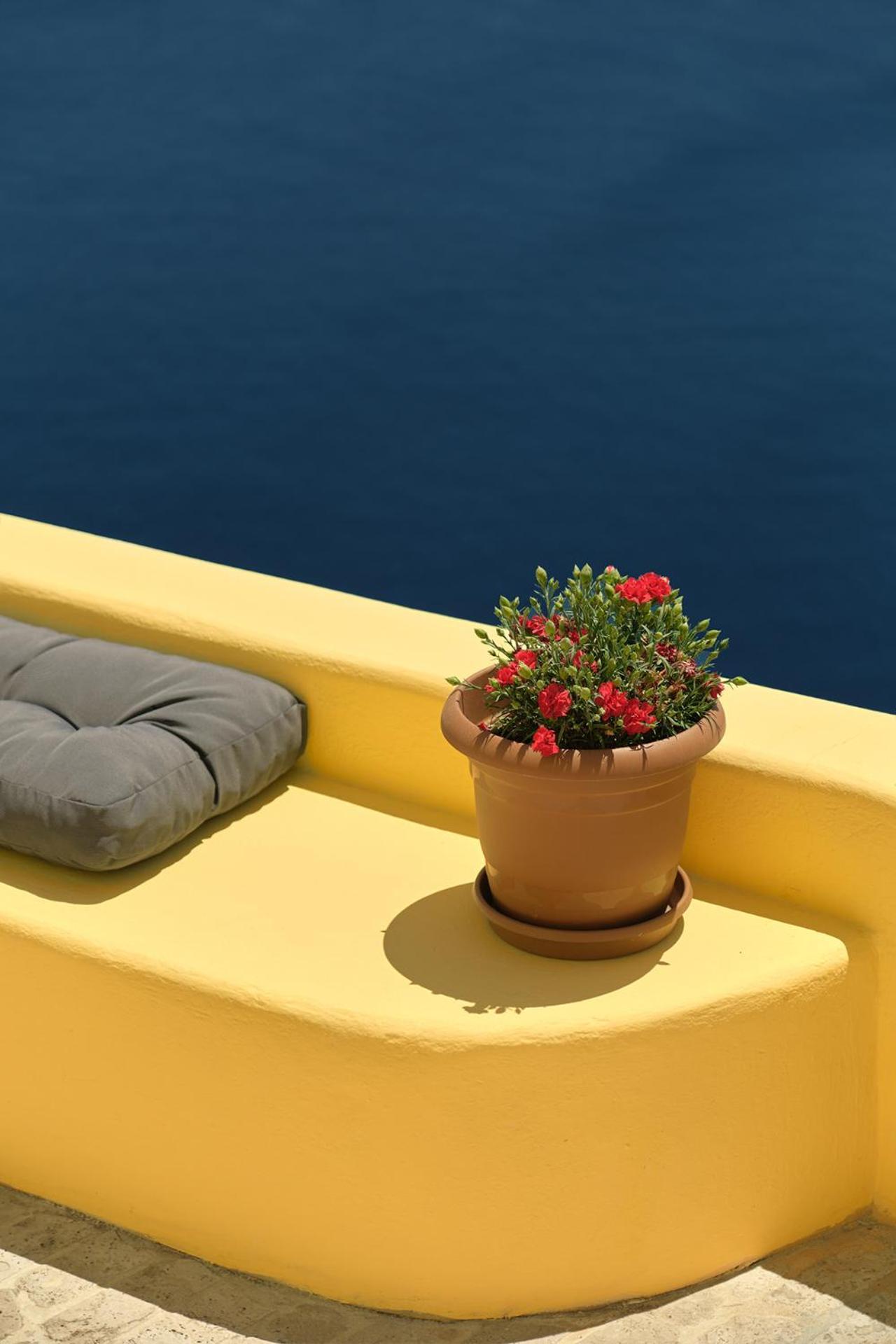 Ilivatos - Elegant Villa On The Caldera'S Edge Oia  Extérieur photo