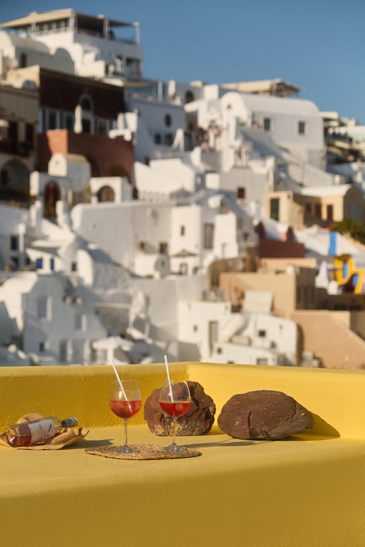 Ilivatos - Elegant Villa On The Caldera'S Edge Oia  Extérieur photo